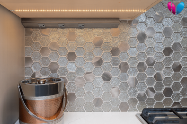 ustom kitchen backsplash and undercabinet lighting